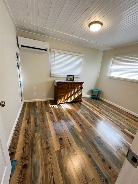 待售: $189,000 (2 贝兹, 1 浴室, 840 平方英尺)