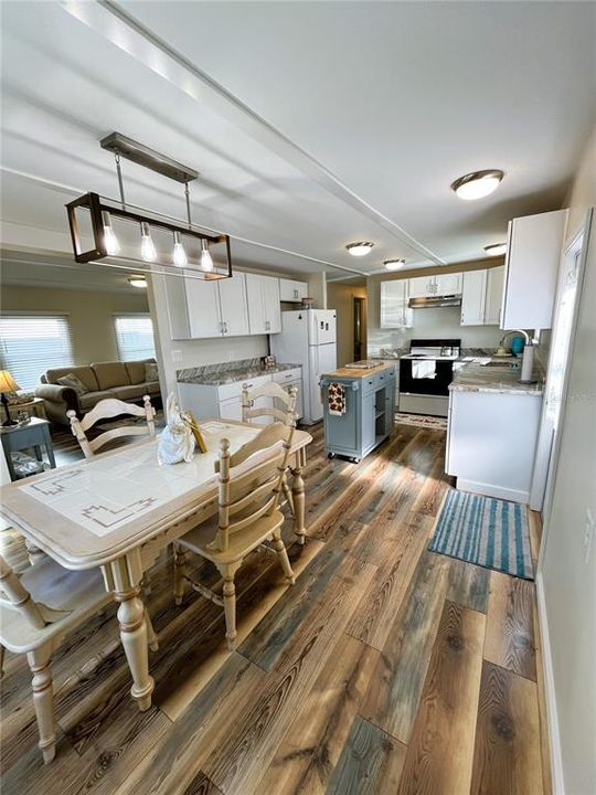 待售: $189,000 (2 贝兹, 1 浴室, 840 平方英尺)