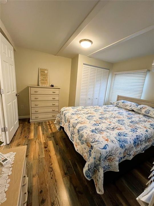 待售: $189,000 (2 贝兹, 1 浴室, 840 平方英尺)