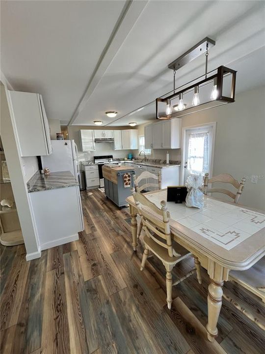 待售: $189,000 (2 贝兹, 1 浴室, 840 平方英尺)