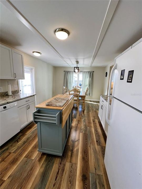 待售: $189,000 (2 贝兹, 1 浴室, 840 平方英尺)