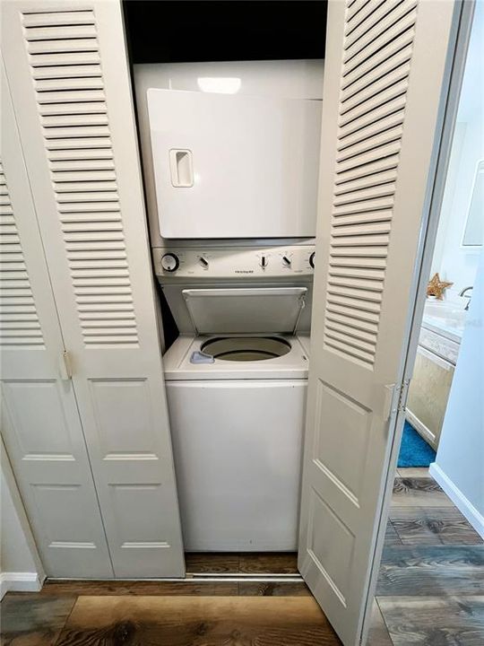 待售: $189,000 (2 贝兹, 1 浴室, 840 平方英尺)