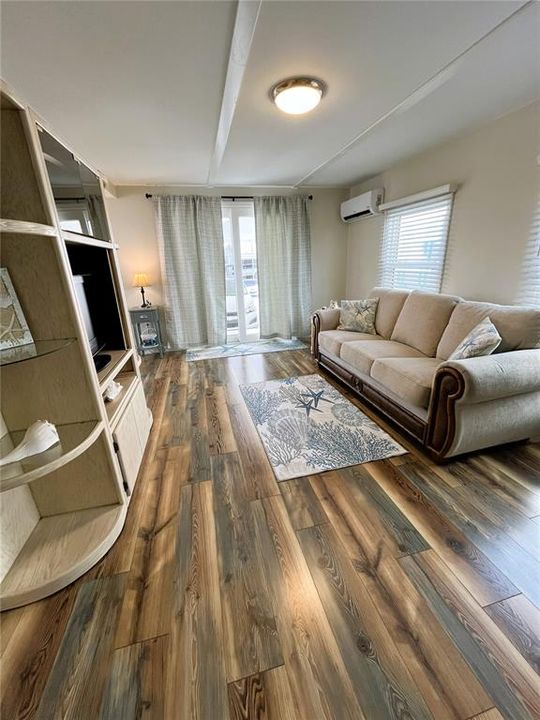 待售: $189,000 (2 贝兹, 1 浴室, 840 平方英尺)