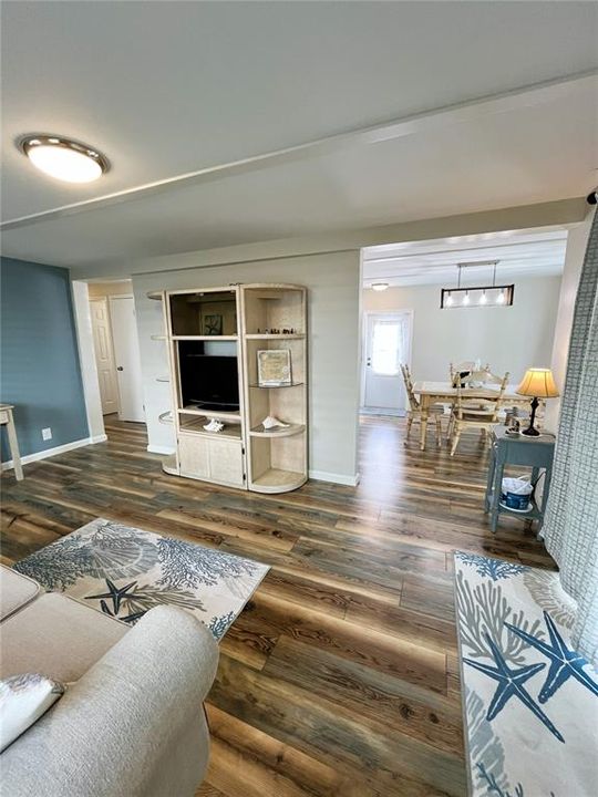 待售: $189,000 (2 贝兹, 1 浴室, 840 平方英尺)