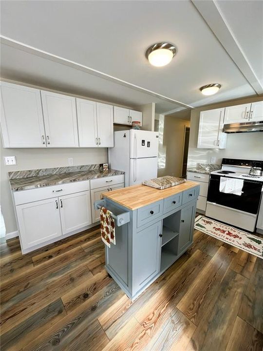 待售: $189,000 (2 贝兹, 1 浴室, 840 平方英尺)