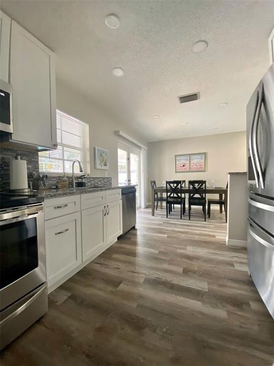 出租: $4,500 (4 贝兹, 3 浴室, 1738 平方英尺)