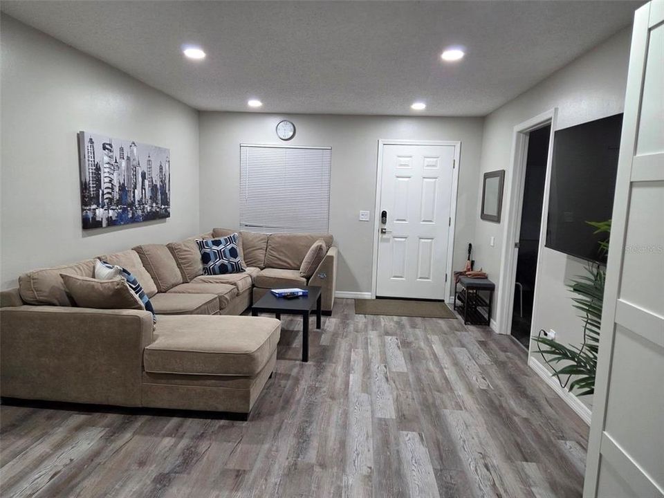 出租: $4,500 (4 贝兹, 3 浴室, 1738 平方英尺)