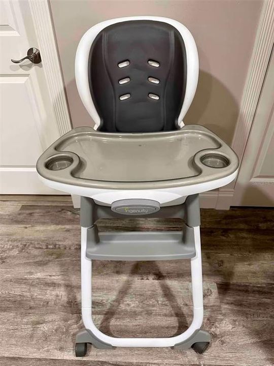 出租: $4,500 (4 贝兹, 3 浴室, 1738 平方英尺)