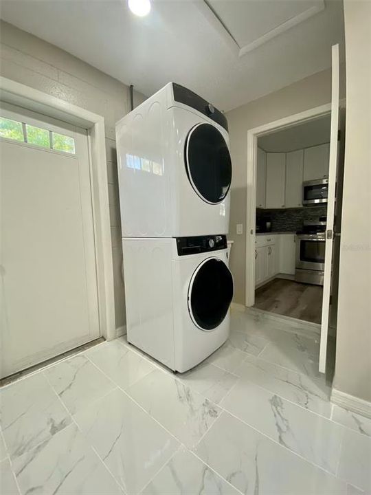 出租: $4,500 (4 贝兹, 3 浴室, 1738 平方英尺)