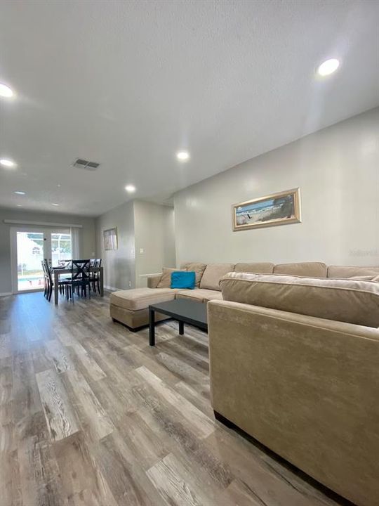 出租: $4,500 (4 贝兹, 3 浴室, 1738 平方英尺)