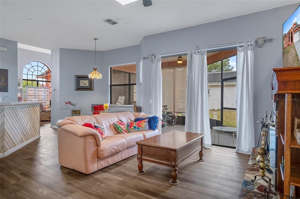 待售: $319,000 (3 贝兹, 3 浴室, 1952 平方英尺)