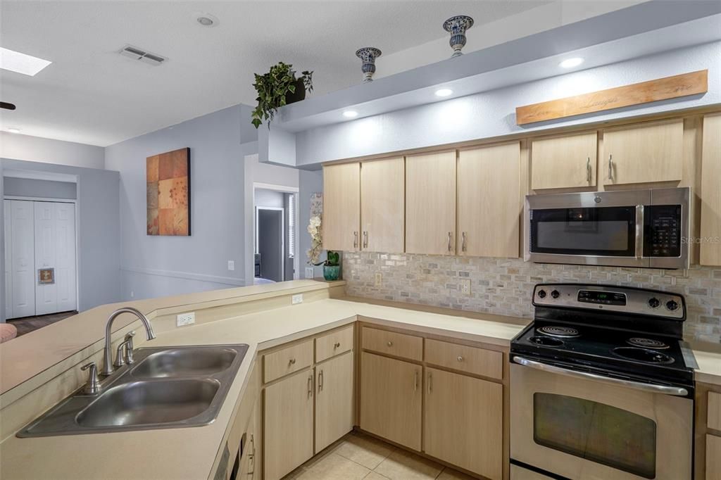 待售: $319,000 (3 贝兹, 3 浴室, 1952 平方英尺)