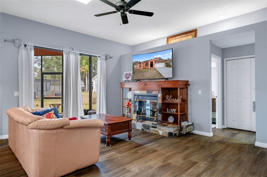 待售: $319,000 (3 贝兹, 3 浴室, 1952 平方英尺)