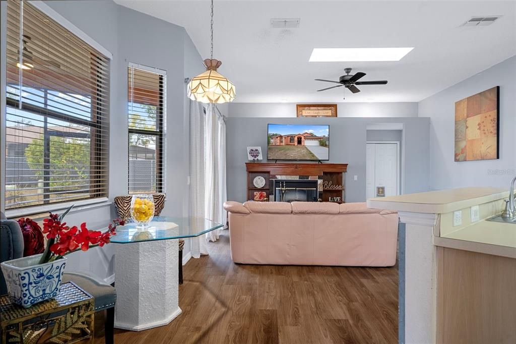 待售: $319,000 (3 贝兹, 3 浴室, 1952 平方英尺)