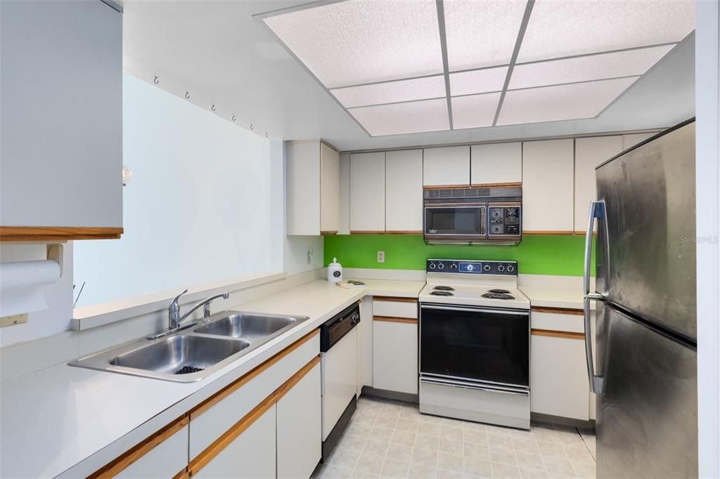 For Sale: $205,000 (2 beds, 2 baths, 1002 Square Feet)