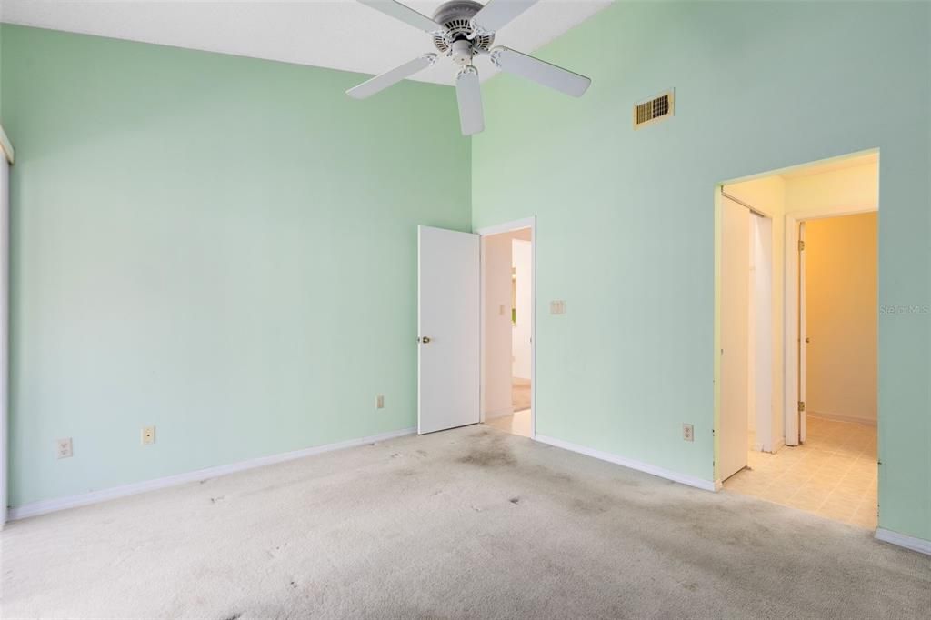 For Sale: $205,000 (2 beds, 2 baths, 1002 Square Feet)