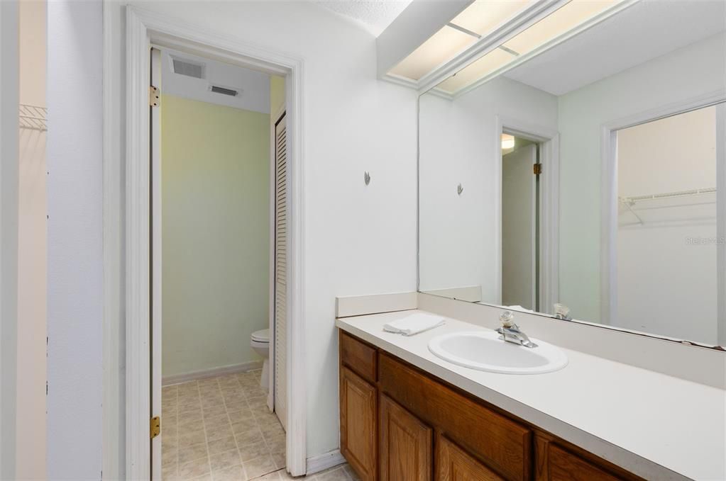 For Sale: $205,000 (2 beds, 2 baths, 1002 Square Feet)