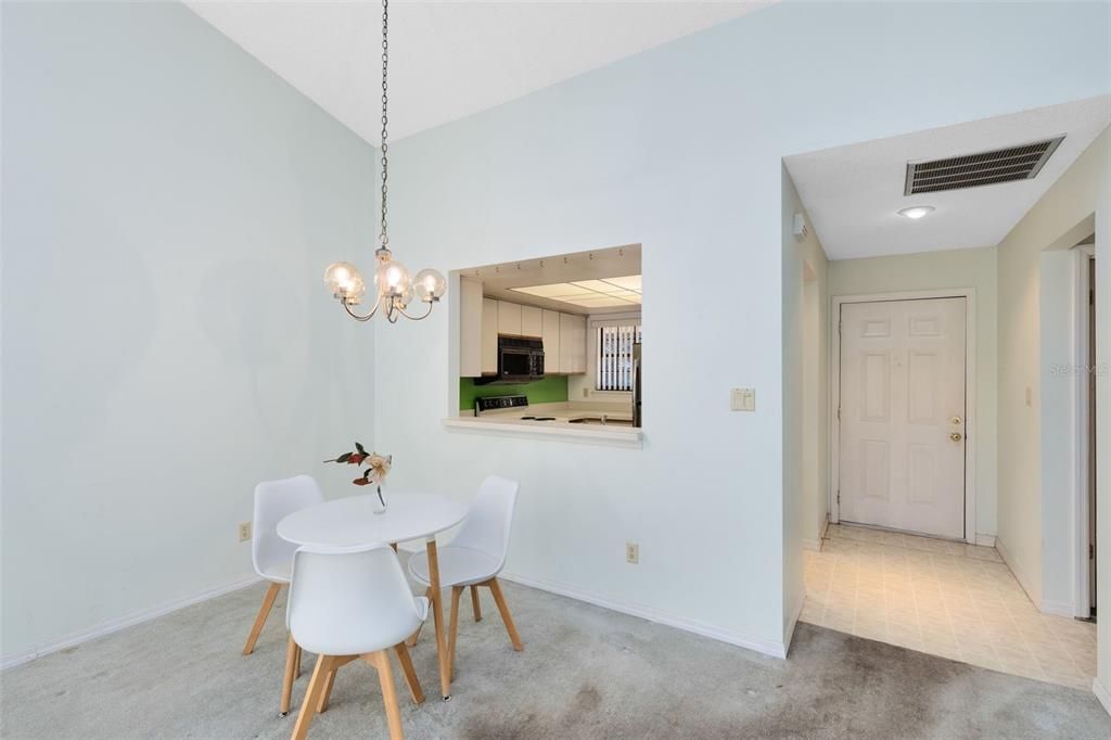 For Sale: $205,000 (2 beds, 2 baths, 1002 Square Feet)