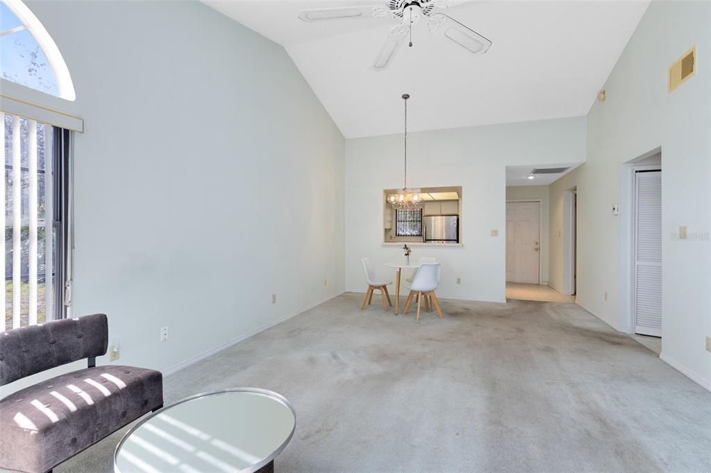 For Sale: $205,000 (2 beds, 2 baths, 1002 Square Feet)