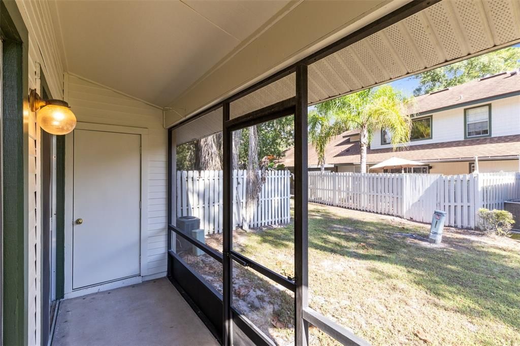 For Sale: $205,000 (2 beds, 2 baths, 1002 Square Feet)