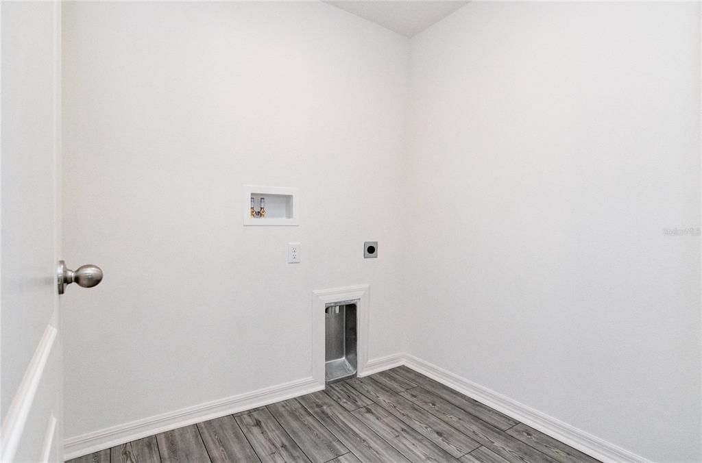 待售: $269,500 (2 贝兹, 2 浴室, 1668 平方英尺)