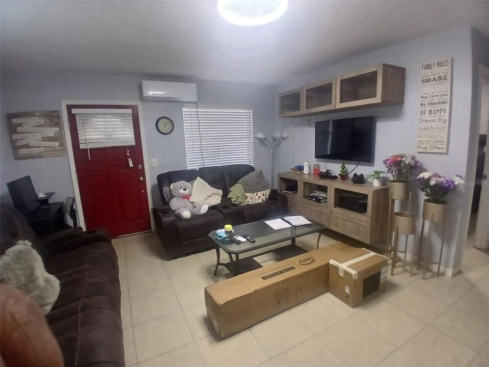 For Sale: $199,900 (2 beds, 1 baths, 858 Square Feet)