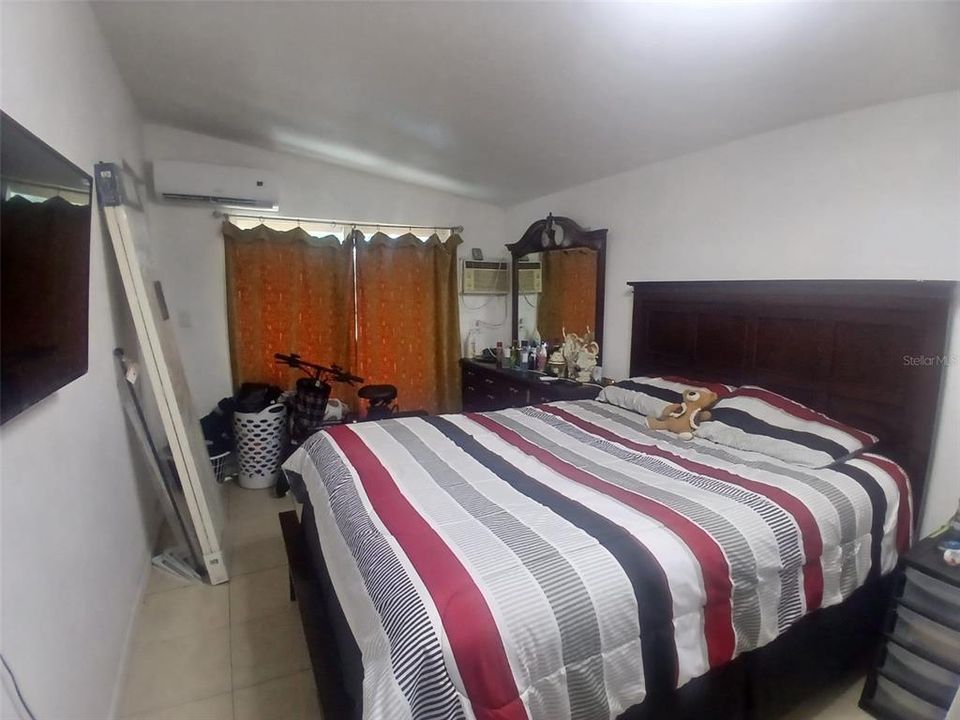 For Sale: $199,900 (2 beds, 1 baths, 858 Square Feet)