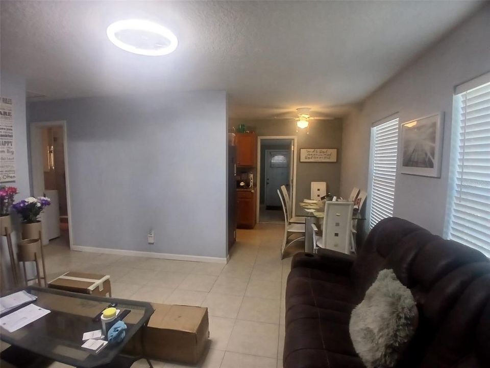 For Sale: $199,900 (2 beds, 1 baths, 858 Square Feet)