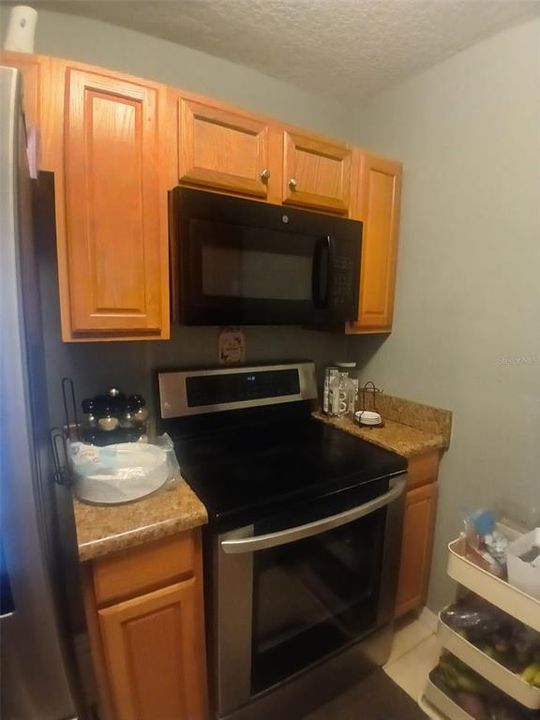 For Sale: $199,900 (2 beds, 1 baths, 858 Square Feet)