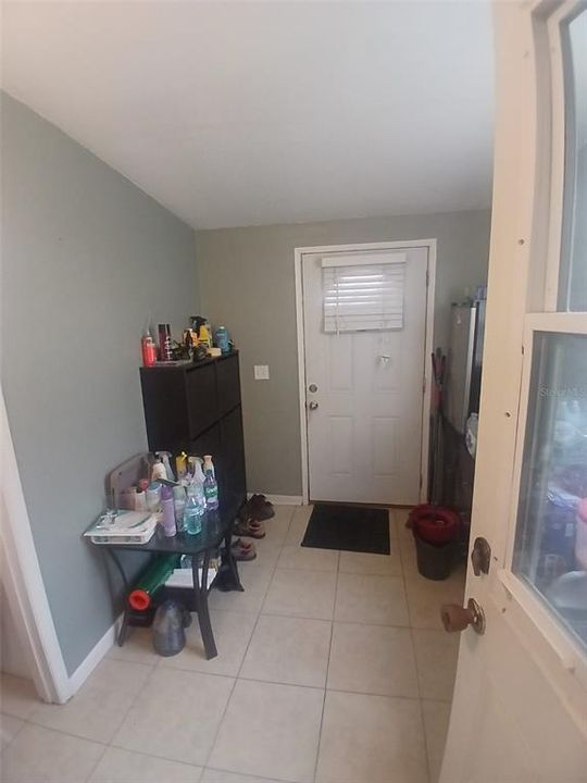 For Sale: $199,900 (2 beds, 1 baths, 858 Square Feet)