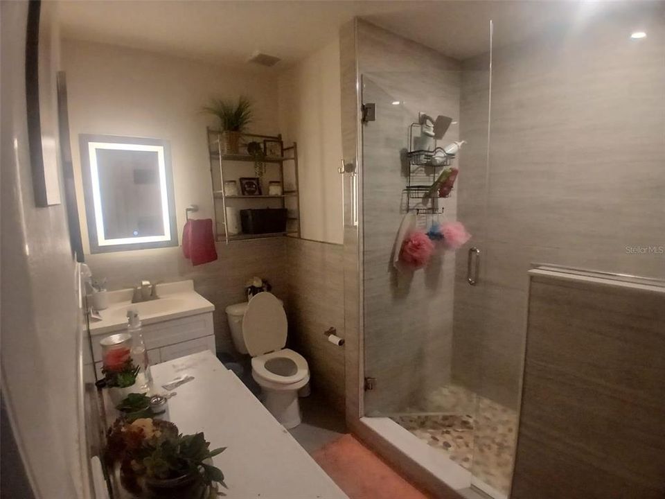 For Sale: $199,900 (2 beds, 1 baths, 858 Square Feet)