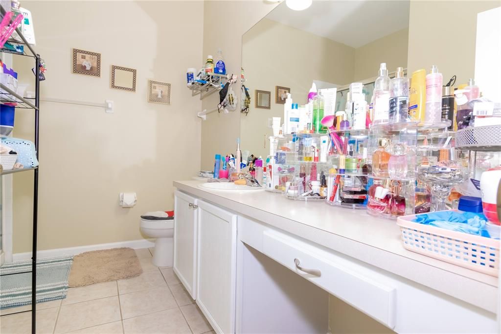 For Sale: $330,000 (3 beds, 2 baths, 1512 Square Feet)