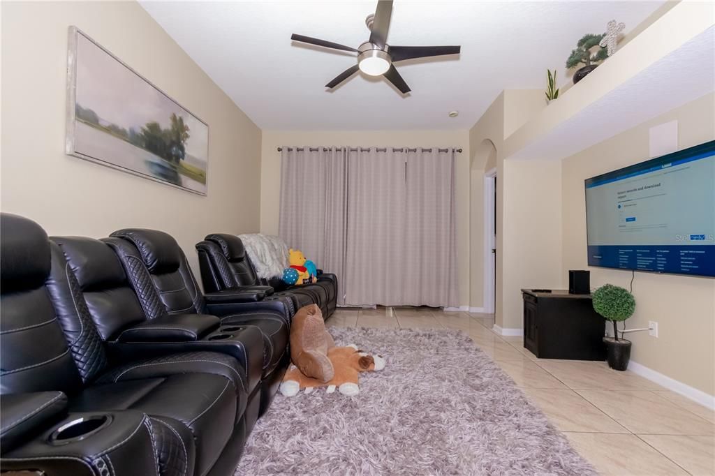 For Sale: $330,000 (3 beds, 2 baths, 1512 Square Feet)