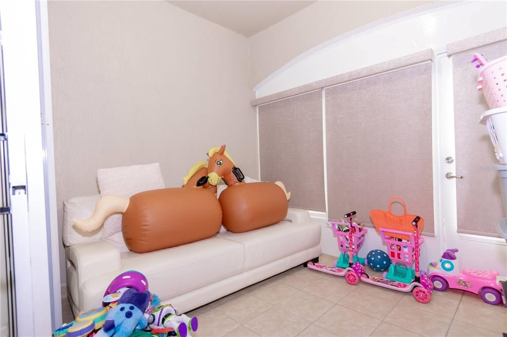 For Sale: $330,000 (3 beds, 2 baths, 1512 Square Feet)