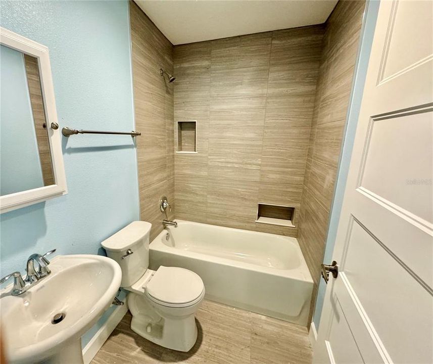 待售: $375,000 (2 贝兹, 2 浴室, 1020 平方英尺)