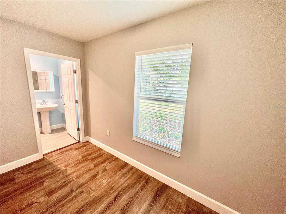 待售: $375,000 (2 贝兹, 2 浴室, 1020 平方英尺)