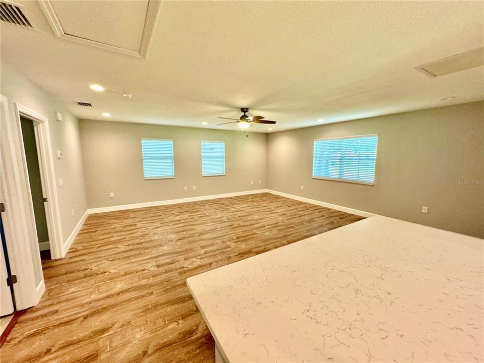 待售: $375,000 (2 贝兹, 2 浴室, 1020 平方英尺)