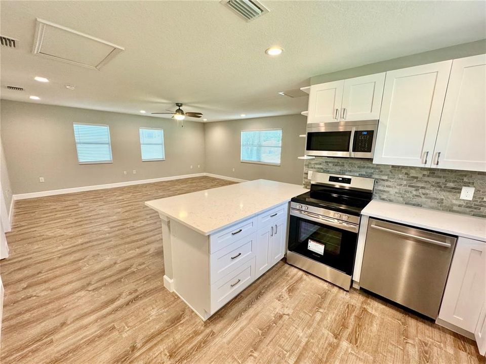 待售: $375,000 (2 贝兹, 2 浴室, 1020 平方英尺)