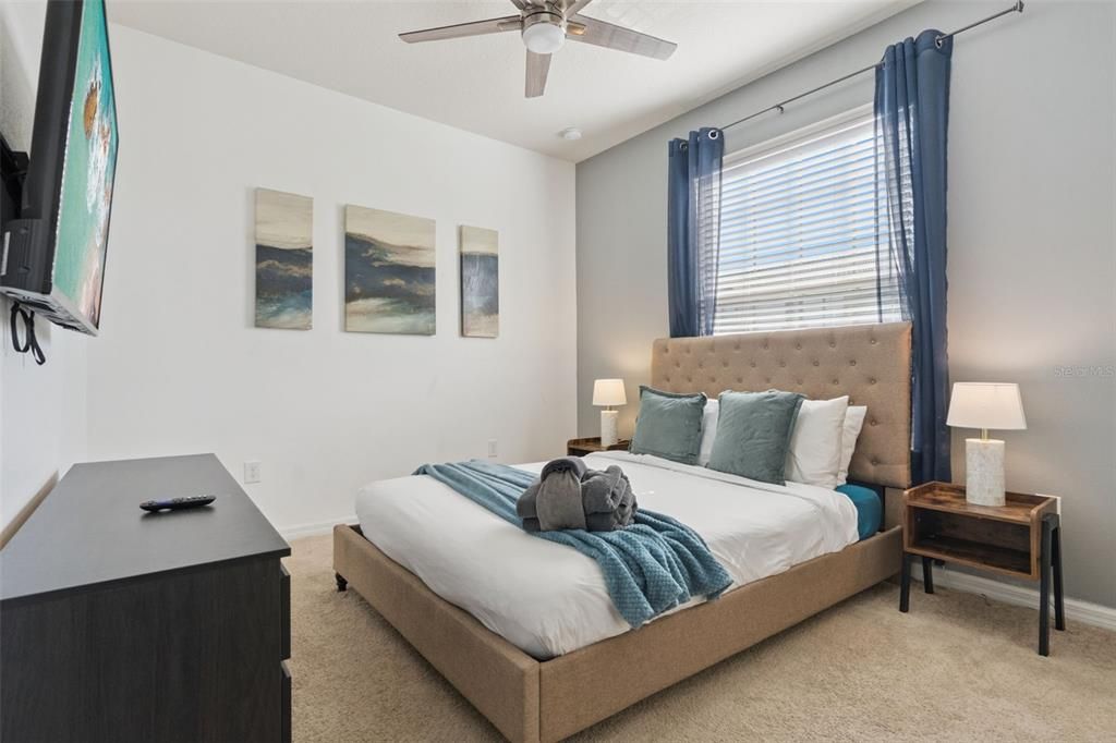 For Sale: $450,000 (5 beds, 4 baths, 2263 Square Feet)