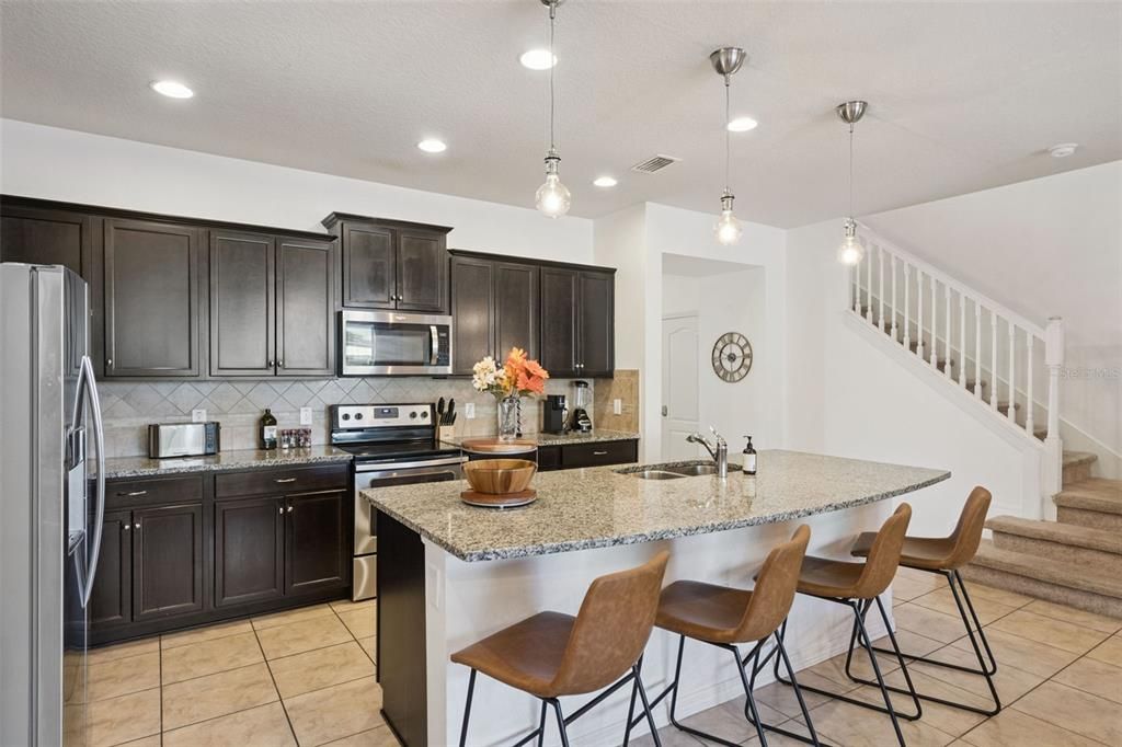 For Sale: $450,000 (5 beds, 4 baths, 2263 Square Feet)