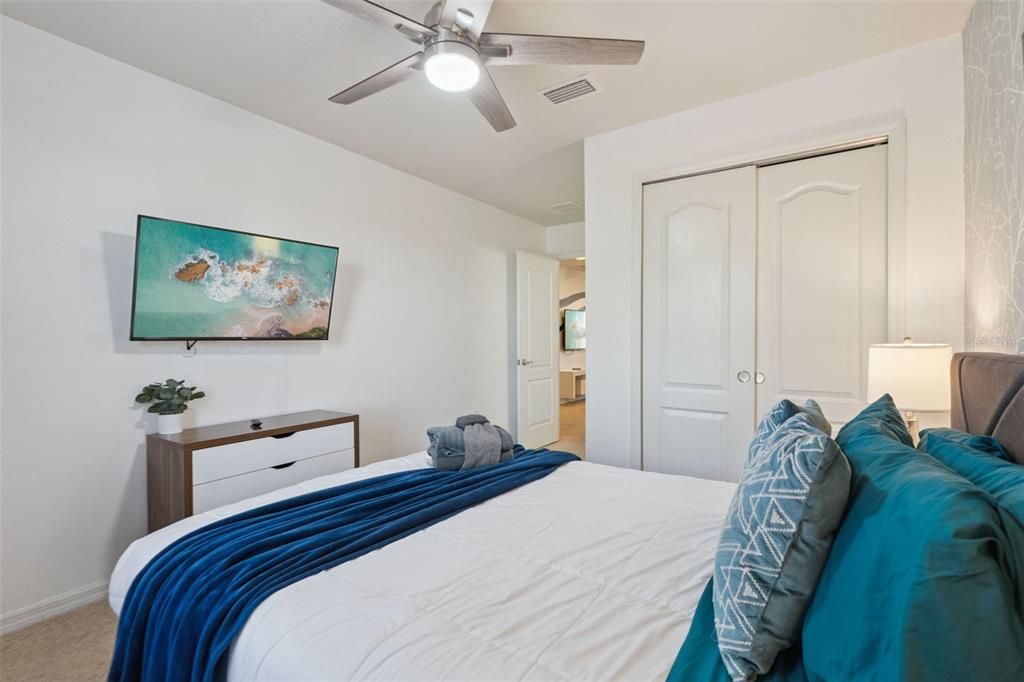 For Sale: $450,000 (5 beds, 4 baths, 2263 Square Feet)