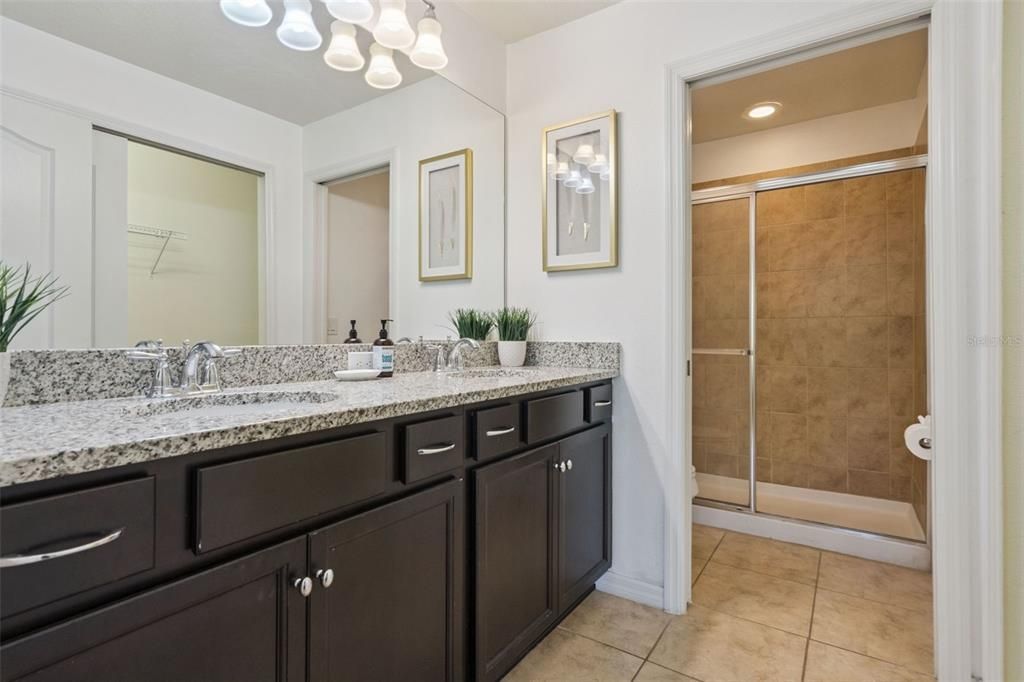 For Sale: $450,000 (5 beds, 4 baths, 2263 Square Feet)