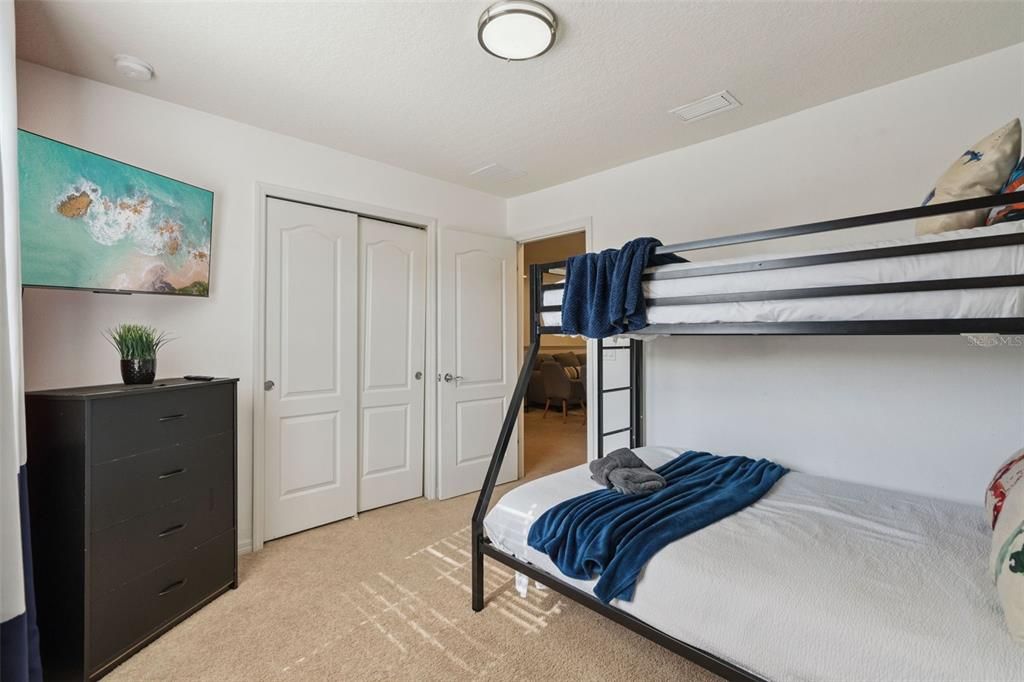 For Sale: $450,000 (5 beds, 4 baths, 2263 Square Feet)