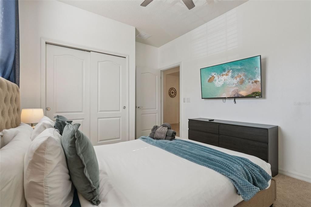 For Sale: $450,000 (5 beds, 4 baths, 2263 Square Feet)