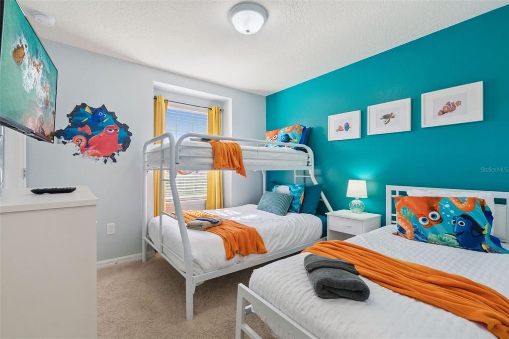 For Sale: $450,000 (5 beds, 4 baths, 2263 Square Feet)