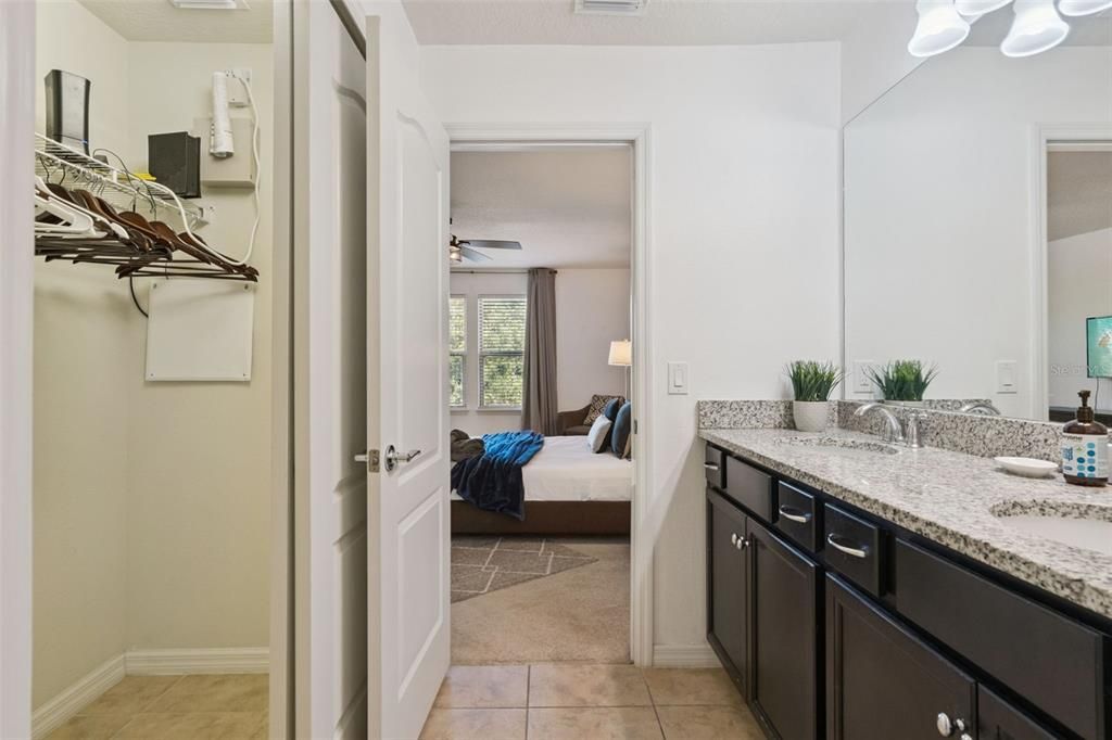 For Sale: $450,000 (5 beds, 4 baths, 2263 Square Feet)