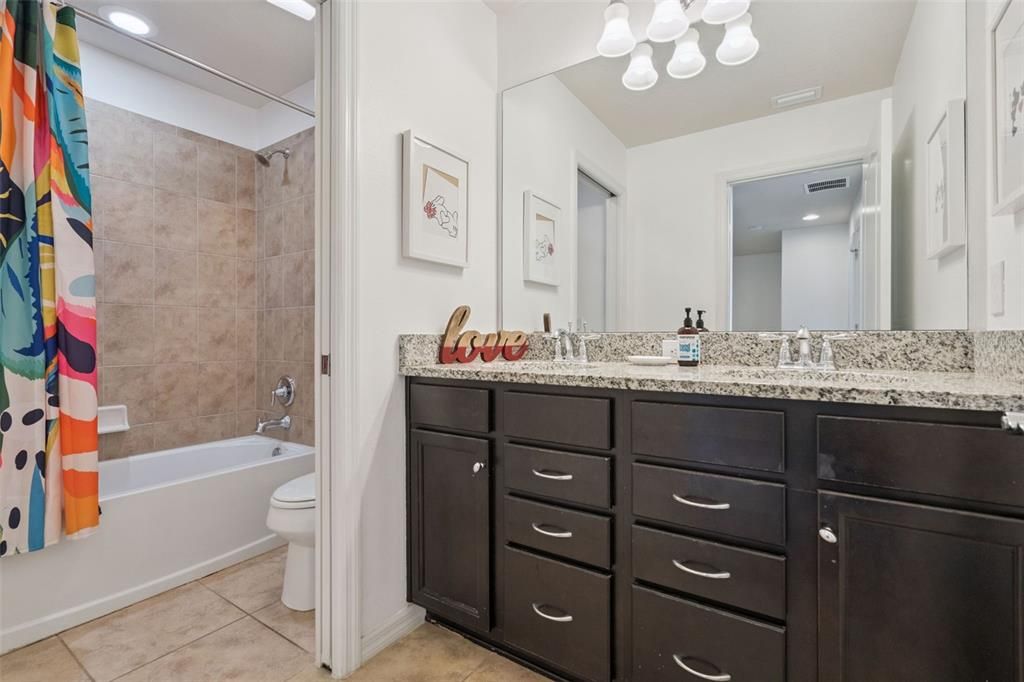 For Sale: $450,000 (5 beds, 4 baths, 2263 Square Feet)