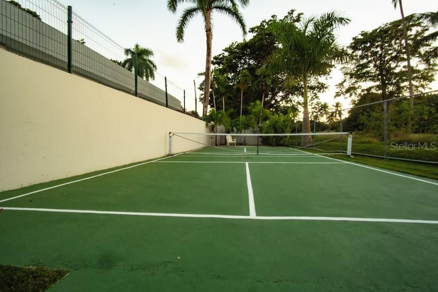 For Rent: $12,900 (5 beds, 4 baths, 3000 Square Feet)