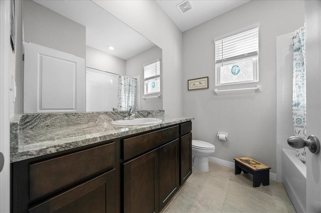 待售: $254,000 (2 贝兹, 2 浴室, 1552 平方英尺)