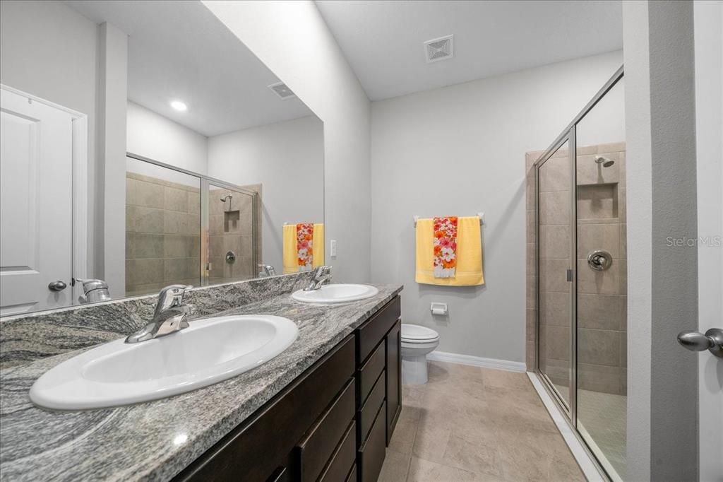 待售: $254,000 (2 贝兹, 2 浴室, 1552 平方英尺)